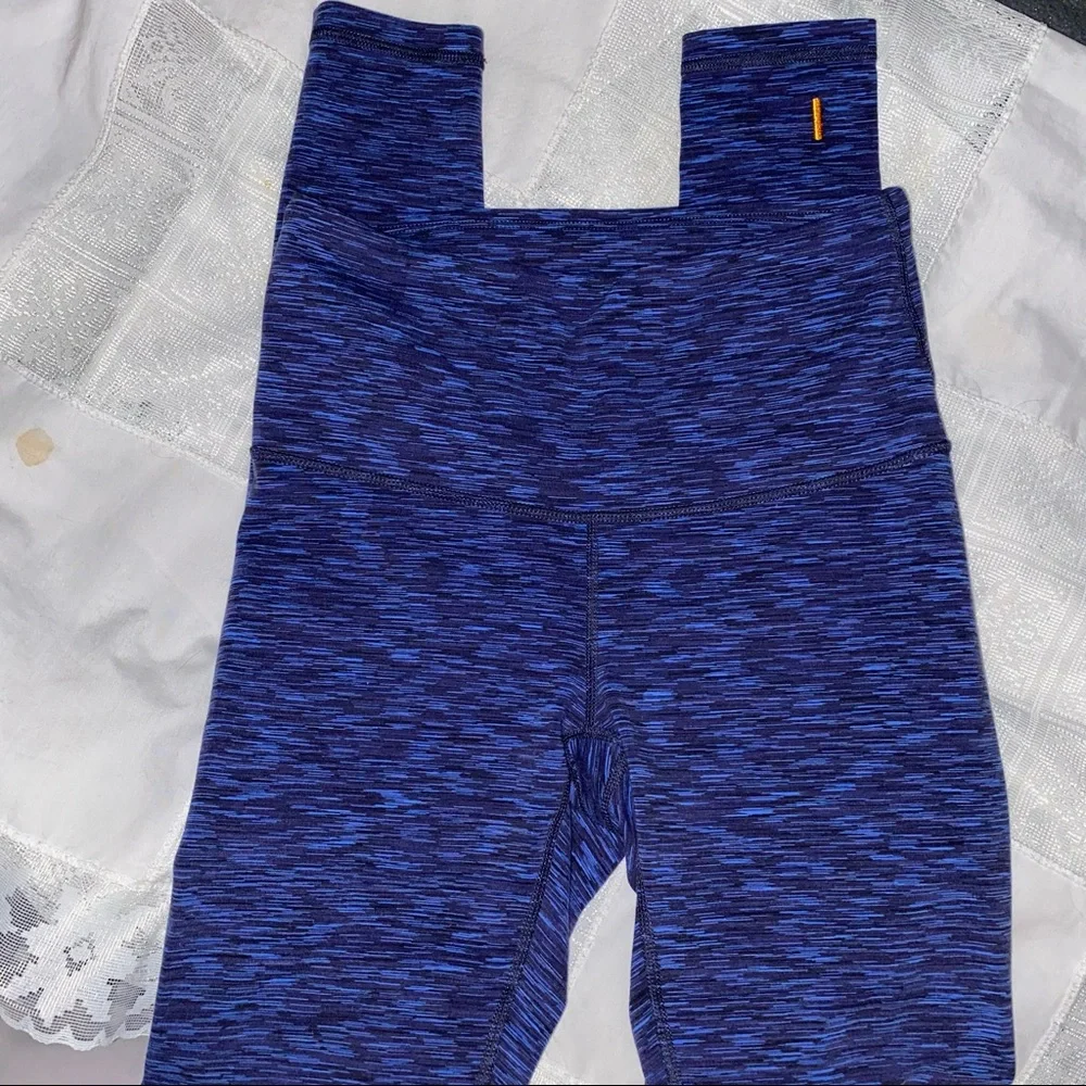 Lucy Leggings.  Size Small.  Excellent condition !!! - Picture 3 of 6